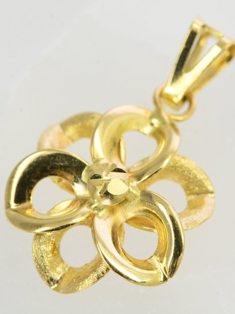 18K TWO LAYER FLOWER